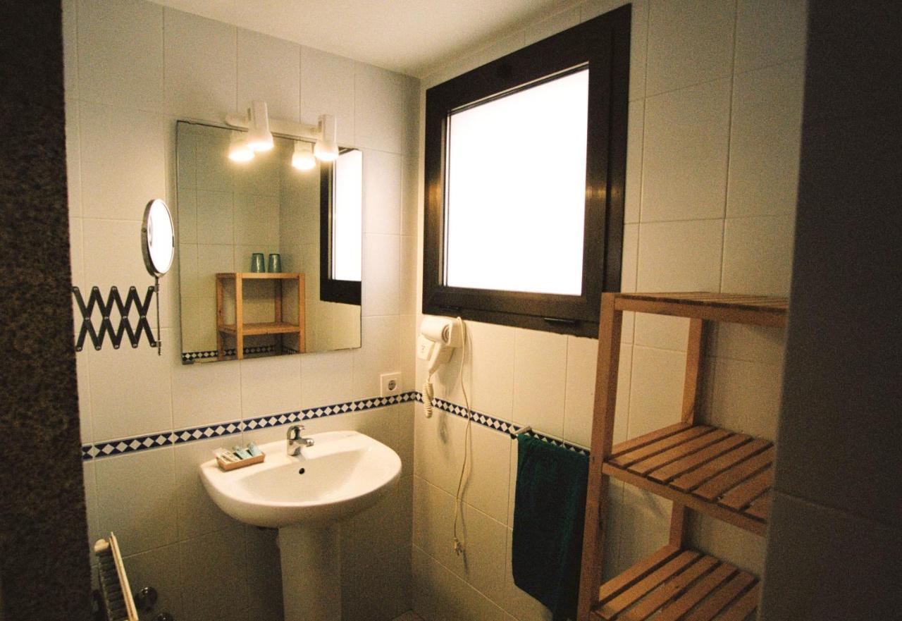 Hostal De L'Aigua Sant Llorenc de la Muga Luaran gambar